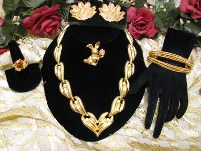 PRE OWNED GOLD TONE COSTUME JEWELRY LOT EXCELLENT CONDITION  WEAR SELL 